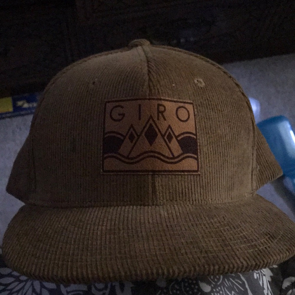 GIRO Corduroy Snap back hat